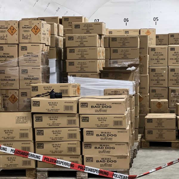 Erneuter Schlag gegen den Handel mit hochexplosiven Feuerwerkskörpern: 250 Tonnen Pyrotechnik bei Durchsuchungen in Deutschland sichergestellt